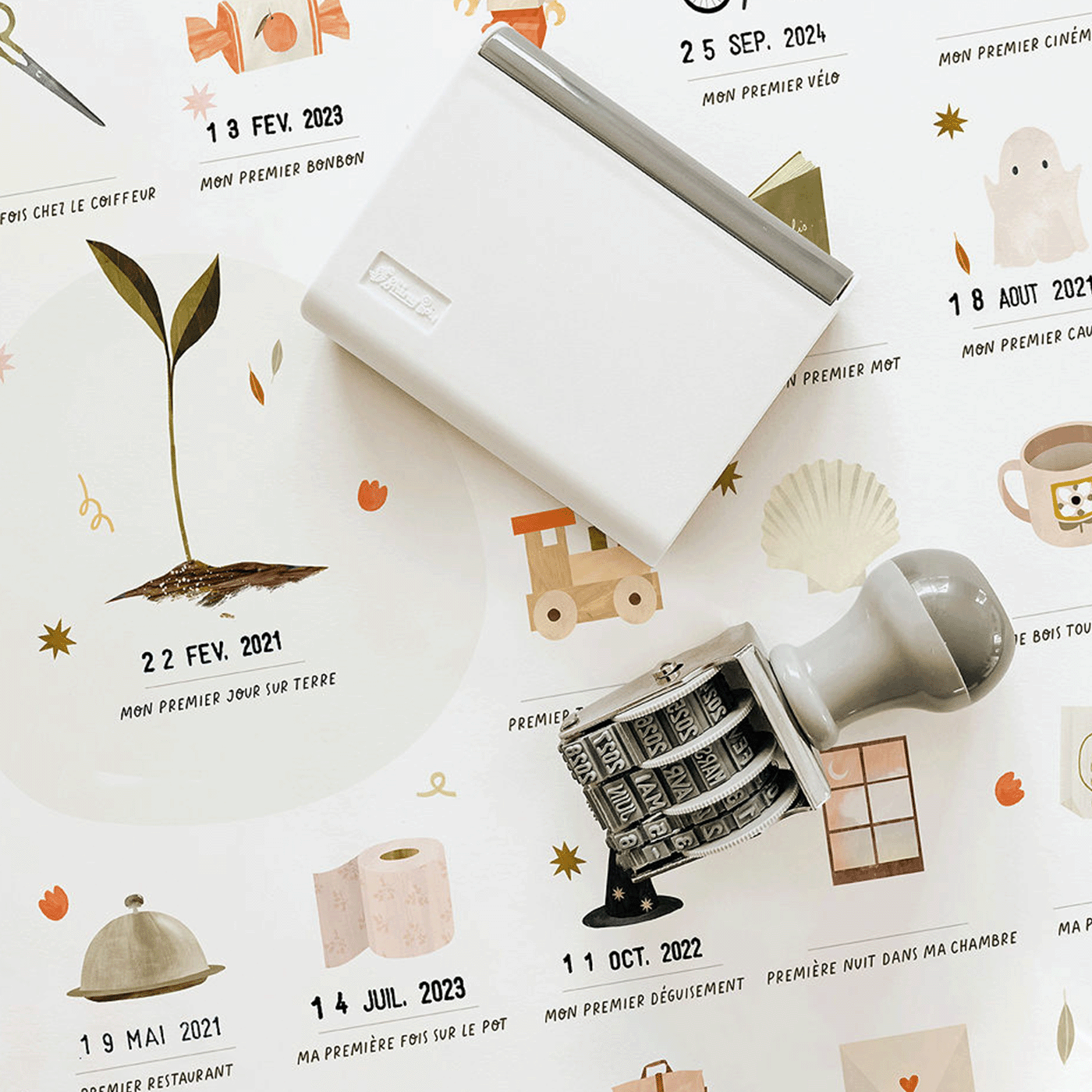Affiche à tamponner "Les premières fois - Léa le Pivert" - Les Petites Dates